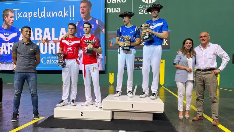 Imagen del podio del Masters CaixaBank 2025 en el Navarra Arena. ASPE PELOTA