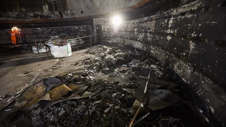 Estado del Planetario de Pamplona tras el incendio del pasado mes de enero y en cuyo interior han comenzado las tareas de desescombro en la Sala Tornamira, la m&aacute;s afectada por el fuego. I&Ntilde;IGO ALZUGARAY