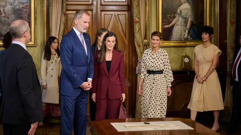 La Princesa Leonor, acompa&ntilde;ada de los Reyes Felipe y Letizia, inicia en el Palacio de Navarra una visita a la Comunidad foral que se prolongar&aacute; durante el viernes y el s&aacute;bado. 
PABLO LASAOSA