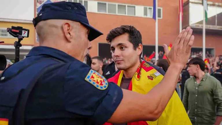 Vito Quiles llega a la concentraci&oacute;n convocada bajo el lema 'Espa&ntilde;a combativa' en la Universidad Pablo Olavide de Sevilla. EUROPA PRESS