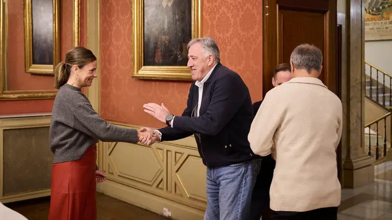 Firma del acuerdo político de cara a la aprobación de los presupuestos del Ayuntamiento de Pamplona para 2026. PABLO LASAOSA