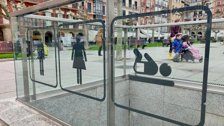 Imagen del acceso a los baños de la Plaza del Castillo. AYUNTAMIENTO DE PAMPLONA