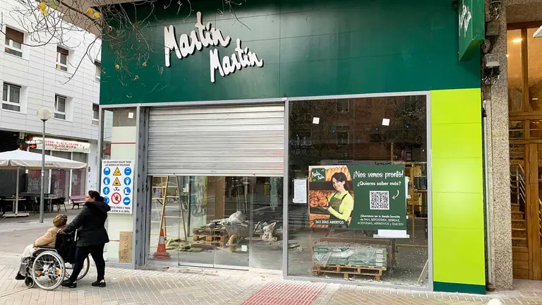 Obras en el nuevo establecimiento de alimentación Martín Martín en la avenida de Bayona 62 de Pamplona. Navarra.com