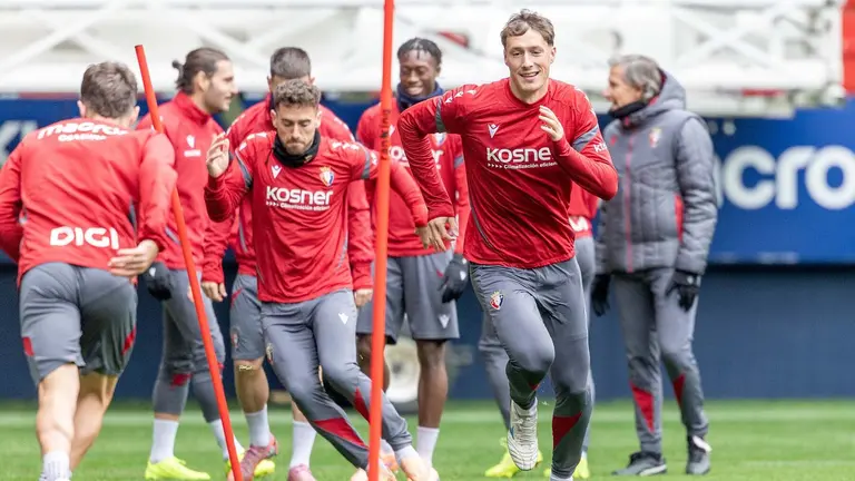 Kike Barja y Jorge Herrando en un entrenamiento de los rojillos en Pamplona. CA Osasuna.