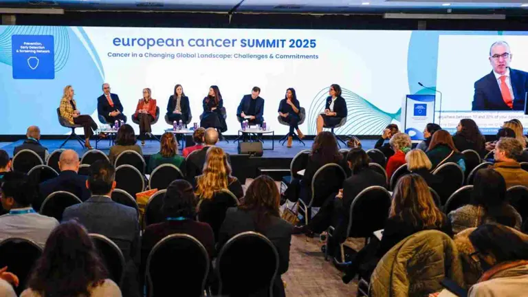 Una de las mesas redondas de la European Cancer Summit 2025. CANCER CENTER CLÍNICA UNIVERSIDAD DE NAVARRA