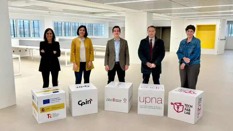 Foto de familia de las entidades participantes en la visita. GOBIERNO DE NAVARRA