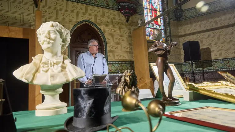 El Ayuntamiento de Pamplona recupera 55 piezas del legado del músico y compositor pamplonés Pablo Sarasate que permanecían desaparecidas desde 1991 en la sede del Archivo Municipal de la ciudad. IÑIGO ALZUGARAY