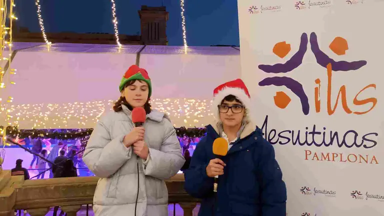 Laura Caravaca y Pedro Carde&ntilde;a, los presentadores del especial de NAvidad de Radio Jesuitinas Pamplona. JESUITINAS