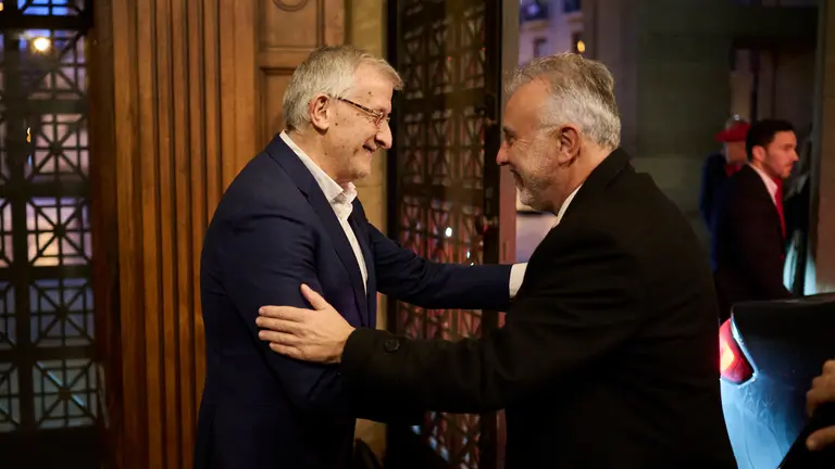 El ministro de Pol&iacute;tica Territorial y Memoria Democr&aacute;tica, &Aacute;ngel V&iacute;ctor Torres, y el vicepresidente primero y consejero de Presidencia e Igualdad del Gobierno de Navarra, F&eacute;lix Taberna, presiden la reuni&oacute;n de la comisi&oacute;n mixta de la Junta de Transferencias en la que se prev&eacute; aprobar el traspaso del tramo navarro de la AP-68 a la Comunidad Foral. PABLO LASAOSA