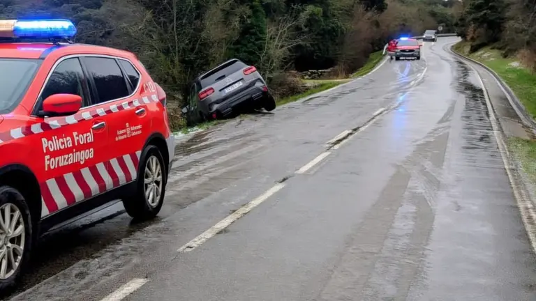 Imagen del accidente de tr&aacute;fico en Lez&aacute;un. POLIC&Iacute;A FORAL