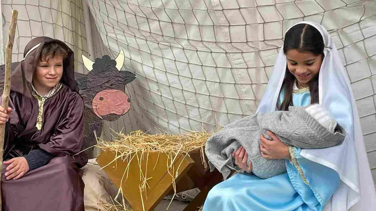 Las Posadas son celebraciones previas a la Navidad que recrean simb&oacute;licamente el recorrido de Mar&iacute;a y Jos&eacute; en busca de alojamiento antes del nacimiento de Jes&uacute;s. CEDIDA