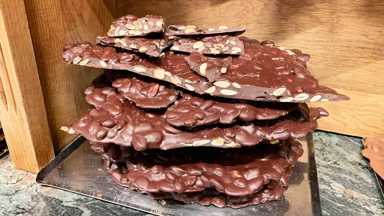 Torta de chocolate con avellanas de la pasteler&iacute;a Malkorra de Elizondo. Navarra.com