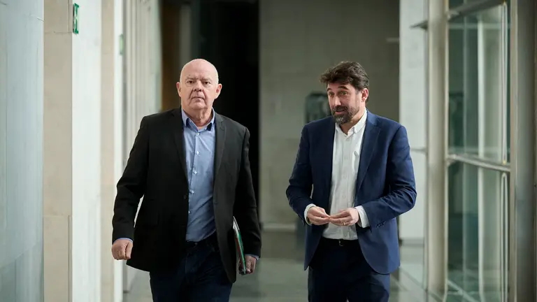 Emilio Jim&eacute;nez de VOX en su llegada a la Mesa y Junta de Portavoces del Parlamento. PABLO LASAOSA