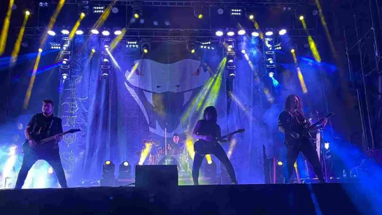 La banda Strenos en plena actuaci&oacute;n en el escenario. CEDIDA