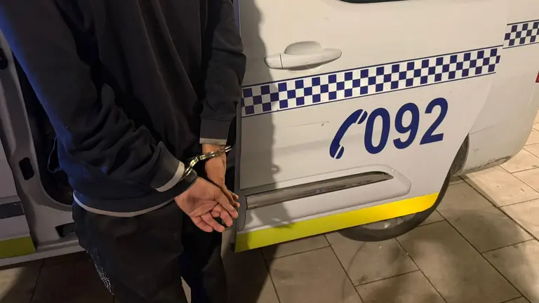 Imagen de una detenci&oacute;n de la Polic&iacute;a Local de Tudela. POLIC&Iacute;A LOCAL DE TUDELA