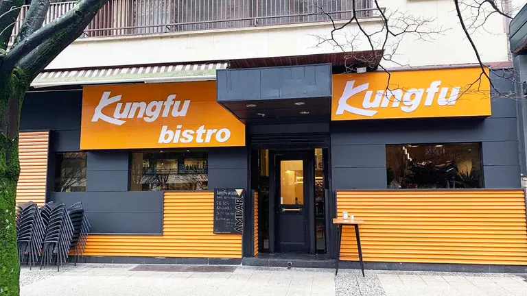 El restaurante Kungfu Bistro est&aacute; en la avenida de Pio XII 3 de Pamplona. Navarra.com