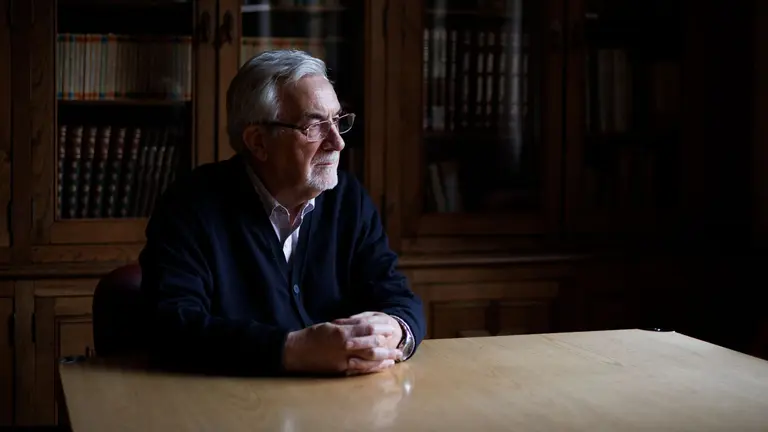 Pello Obregozo, p&aacute;rroco de Huarte-Arakil en 1997 y m&eacute;dico, fue una de las personas que ayud&oacute; tras el fat&iacute;dico accidente de un tren intercity Miguel de Unamuno en esta localidad navarra, en el que murieron 18 viajeros. EFE/Villar L&oacute;pez