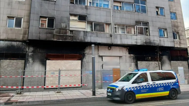 Estado de un bloque de vivendas tras el incendio en la avenida Marcelo Celayeta.
 AYUNTAMIENTO DE PAMPLONA