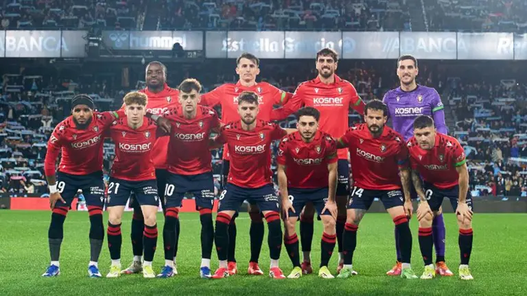 Equipo titular de los rojillos ante el Celta en Bala&iacute;dos. CA Osasuna.