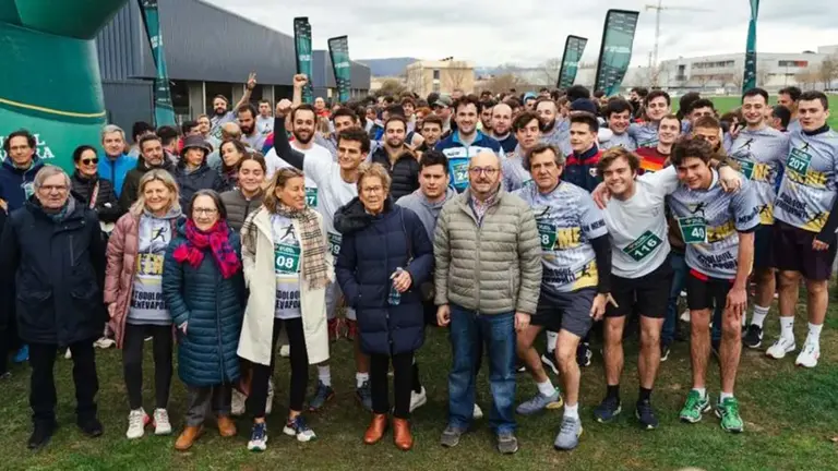 Participantes en la carrera por David Bot&iacute;n justo antes de la salida en 2025. INSTAGRAM.