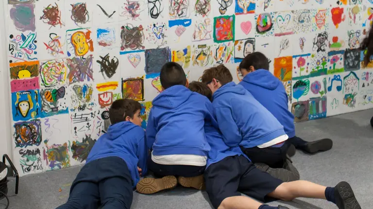 La exposici&oacute;n "&iquest;Un cuadro puede ser mi amigo?" muestra colaboraciones educativas. MUSEO UNIVERSIDAD DE NAVARRA