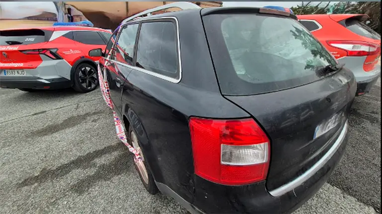 Imagen del coche en el que la Polic&iacute;a Foral ha encontrado 14 kilos de marihuana. POLIC&Iacute;A FORAL