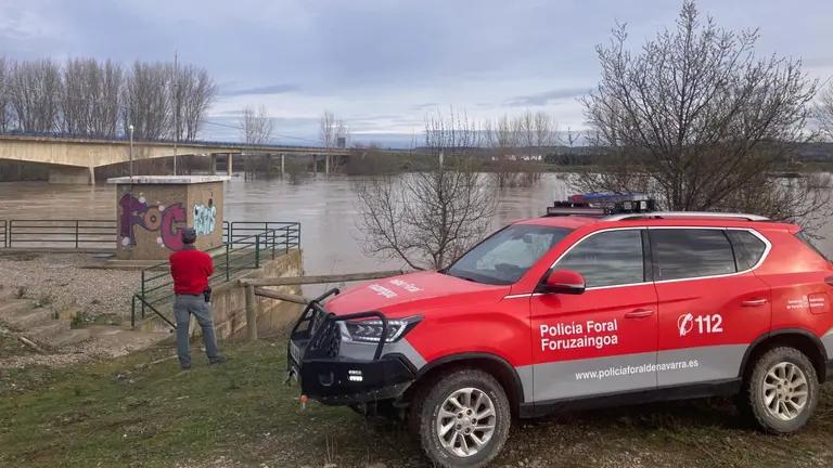 Caudal del Ebro a su paso por Castej&oacute;n. POLIC&Iacute;A FORAL