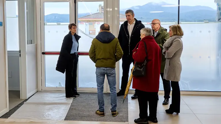 La Presidenta Chivite en su visita al nuevo colegio p&uacute;blico de Anc&iacute;n. GOBIERNO DE NAVARRA