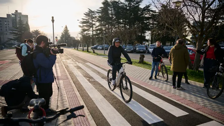 La Gerencia y la Comisi&oacute;n de Urbanismo visita las obras del carril bici y de mejoras medioambientales en la calle Irunlarrea, en el tramo comprendido entre las avenidas de P&iacute;o XII y Bara&ntilde;&aacute;in. PABLO LASAOSA