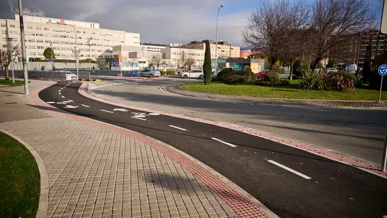 La Gerencia y la Comisi&oacute;n de Urbanismo visita las obras del carril bici y de mejoras medioambientales en la calle Irunlarrea, en el tramo comprendido entre las avenidas de P&iacute;o XII y Bara&ntilde;&aacute;in. PABLO LASAOSA
