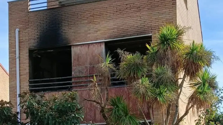 Imagen de la vivienda incendiada en Mutilva. BOMBEROS DE NAVARRA