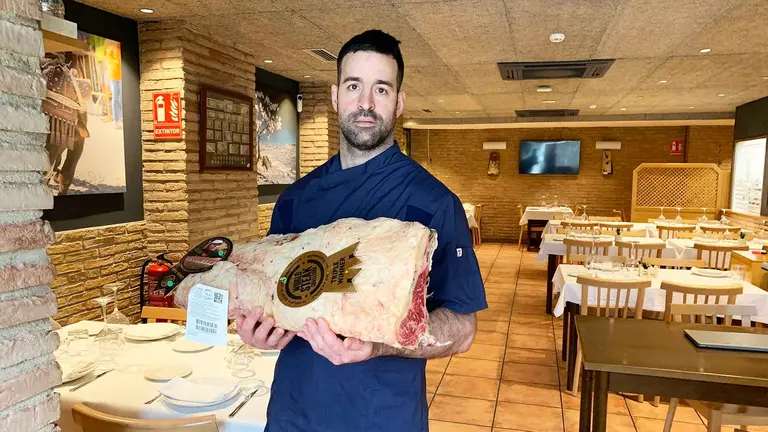 Aingeru Mendiola es el responsable del asador Iturrama en Pamplona. Navarra.com