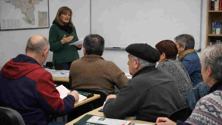 clase en un euskaltegi. CEDIDA
