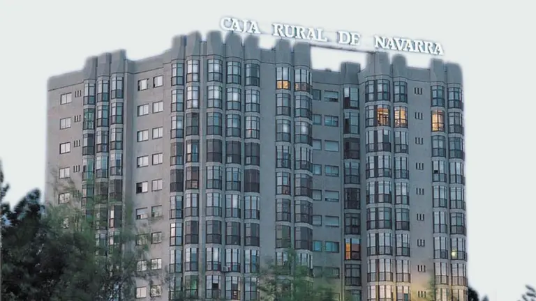 Edificio de Caja Rural de Navarra en Pamplona. CAJA RURAL DE NAVARRA
