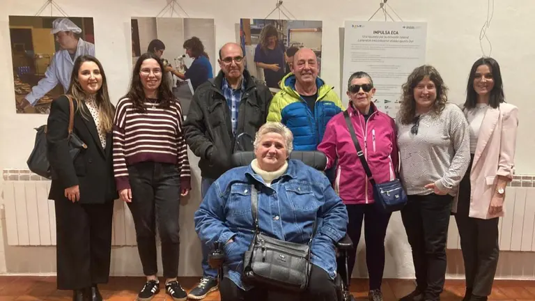 Fotograf&iacute;a de la inauguraci&oacute;n de la exposici&oacute;n 'Impulsa ECA' en Viana. CEDIDA