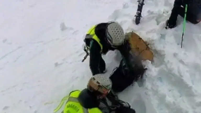 Imagen de archivo de rescate de la Guardia Civil en el Pirineo. EUROPA PRESS