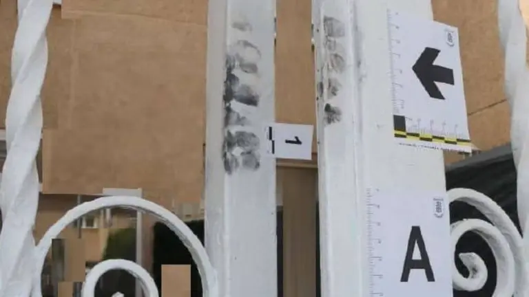 Restos de huellas en la vivienda en la que se ha producido el robo. POLIC&Iacute;A FORAL