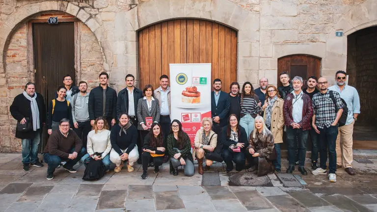 Asistentes a la presentaci&oacute;n 'Tapeo con Chistorra de Navarra'