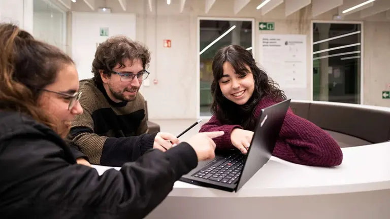 Estudiantes en la UPNA. UNIVERSIDAD P&Uacute;BLICA DE NAVARRA