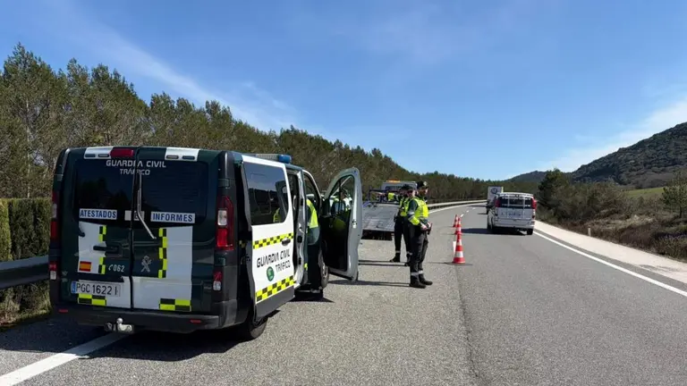 Imagen del accidente en la AP-15. GUARDIA CIVIL