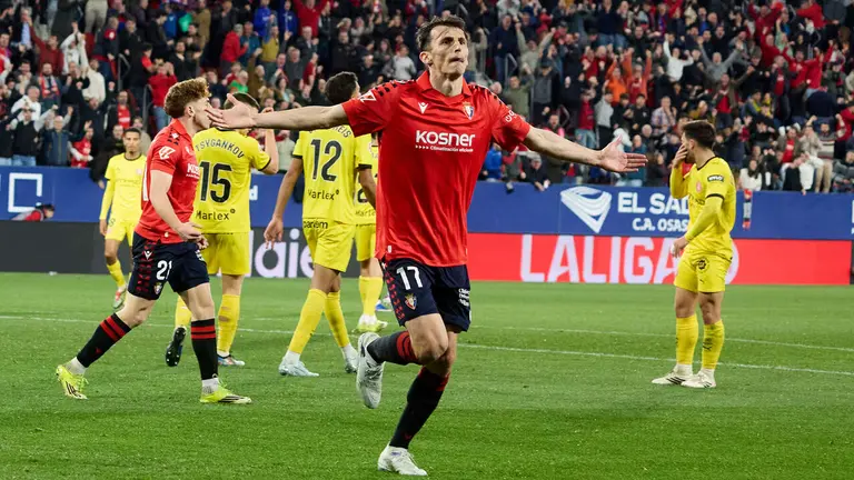 Los jugadores de Osasuna celebran el gol de Ante Budimir (1-0) durante el partido de La Liga EA Sports entre CA Osasuna y Girona FC disputado en el estadio de El Sadar en Pamplona. I&Ntilde;IGO ALZUGARAY
