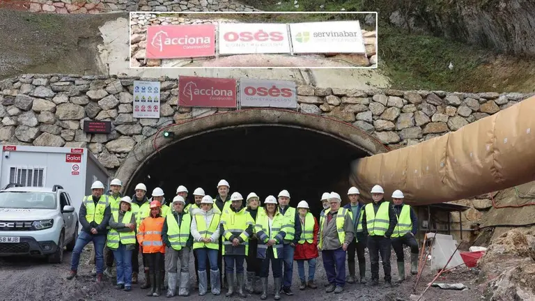 Imagen de la obra de Velate, con los c&aacute;rteles que estaban el a&ntilde;o pasado, antes de ser retirada la imagen de Servinabar.