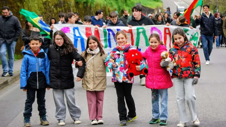 Ni&ntilde;as participantes en la XXIX Caminhada. CEDIDA