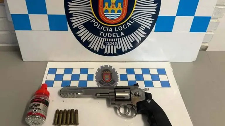 Descubren en Tudela a un hombre que disparaba a la calle desde la ventana de su casa.