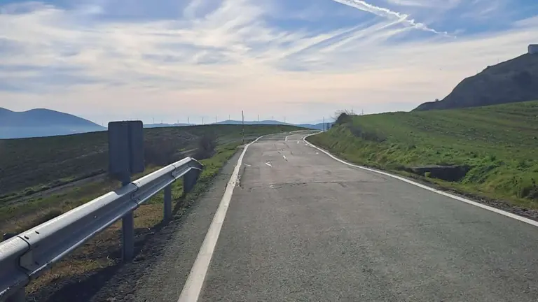 La carretera NA-6000 que une Echavacoiz y Campanas. GOBIERNO DE NAVARRA