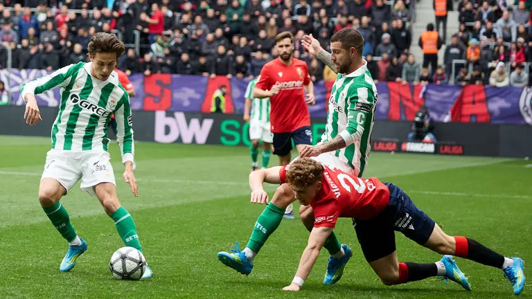 Partido de La Liga EA Sports entre CA Osasuna y Real Betis disputado en el estadio de El Sadar en Pamplona. I&Ntilde;IGO ALZUGARAY
