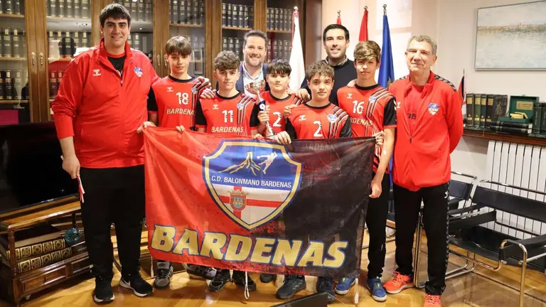Recibimiento al Club Balonmano Bardenas en el Ayuntamiento de Tudela. AYUNTAMIENTO DE TUDELA