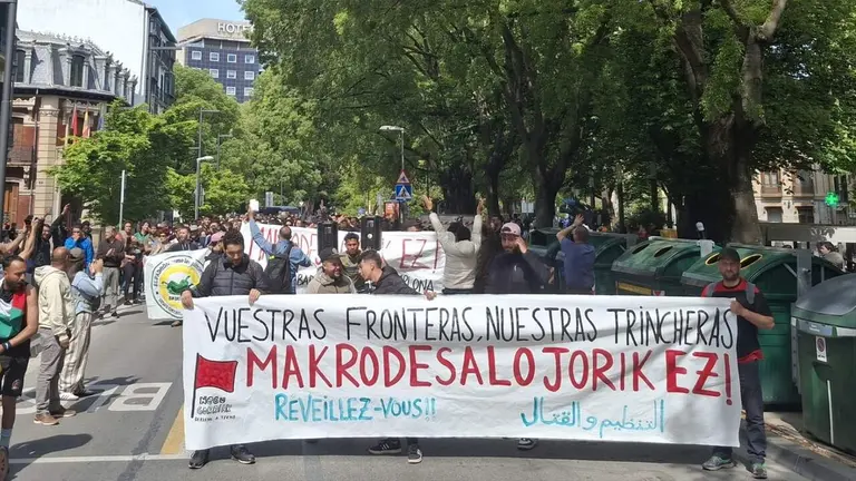Manifestaci&oacute;n en Pamplona en protesta por el desalojo del antiguo convento de Aranzadi.