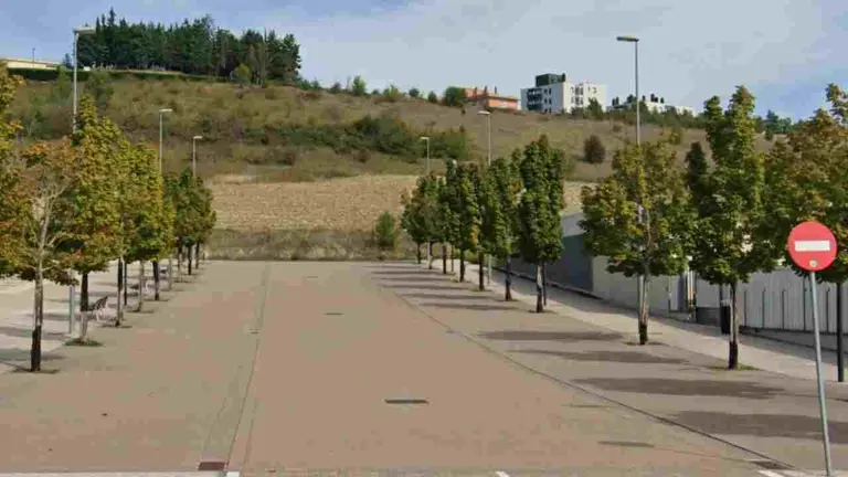 Mendillorri visto desde Lezkairu, justo en el lugar donde proponen el corredor peatonal. NAVARRA.COM