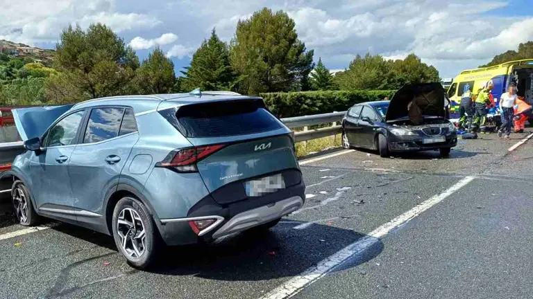 Punto de la AP-15 en el que ha tenido lugar el choque entre dos coches. BOMBEROS
